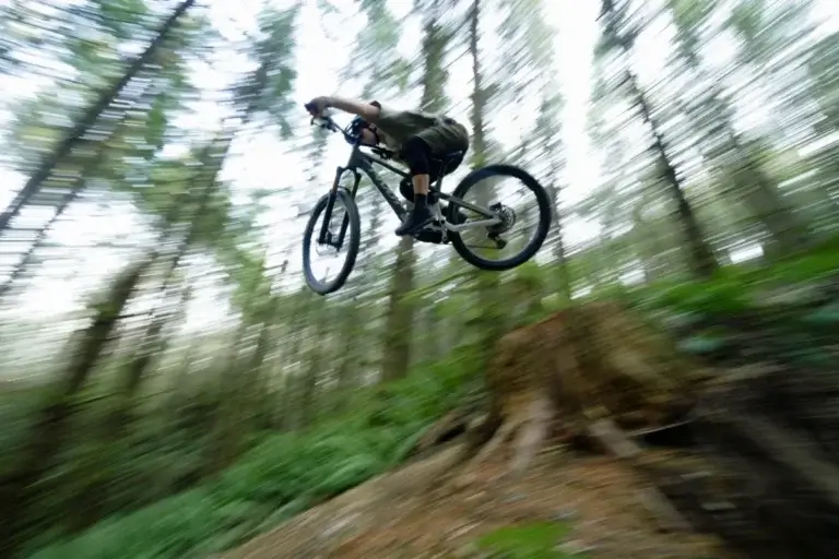 shuttle-slam-action-carousel-2-large