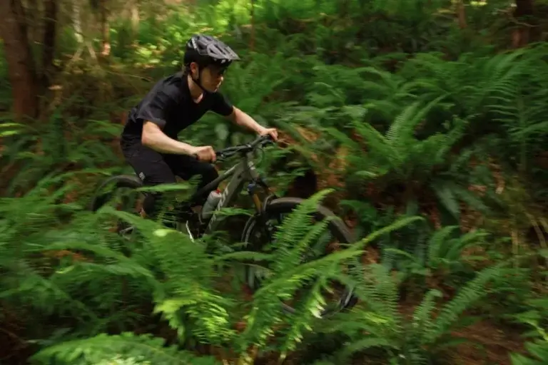 shuttle-slam-action-carousel-5-large